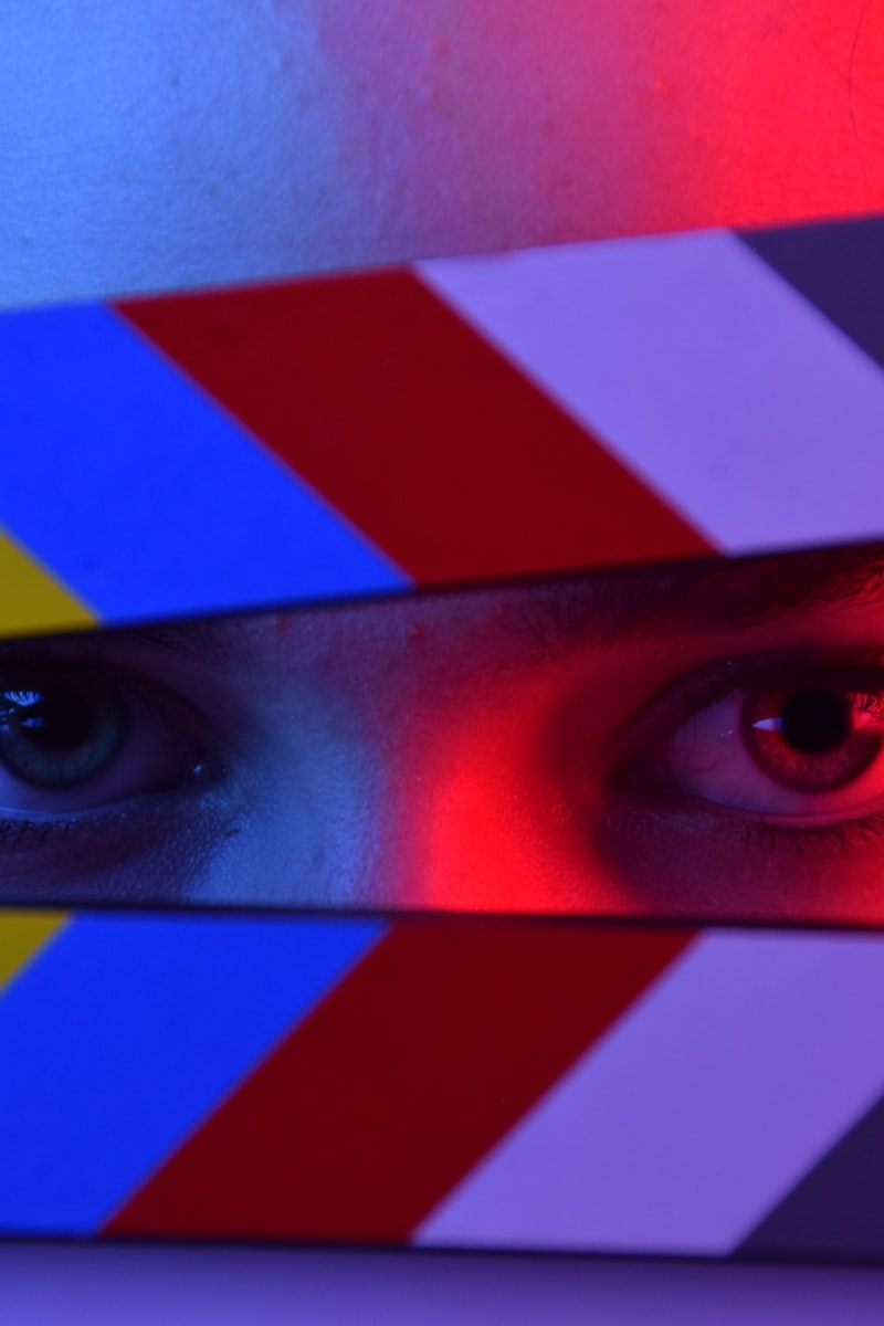 真人秀《极限挑战》第九季宣传图，成员们在户外进行挑战